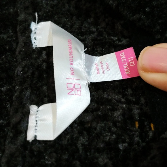 No Boundaries| Black Crew Neck Sweater Polyester made of 100% Recycled Materials - Picture 3 of 7